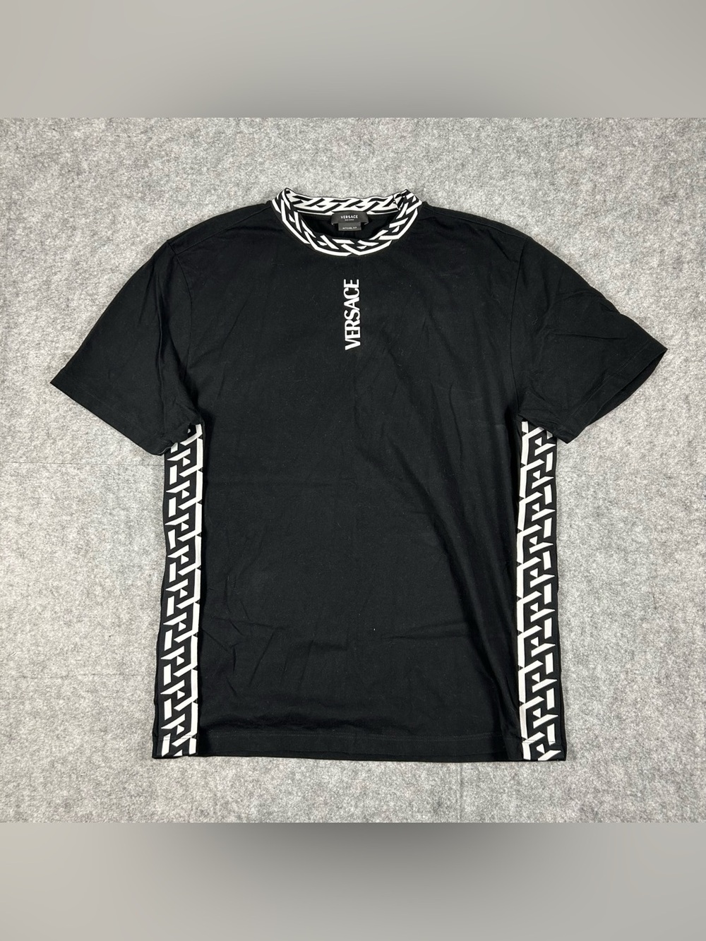 Authentic Versace Greek Monogram Black And White T Shirt Size XL